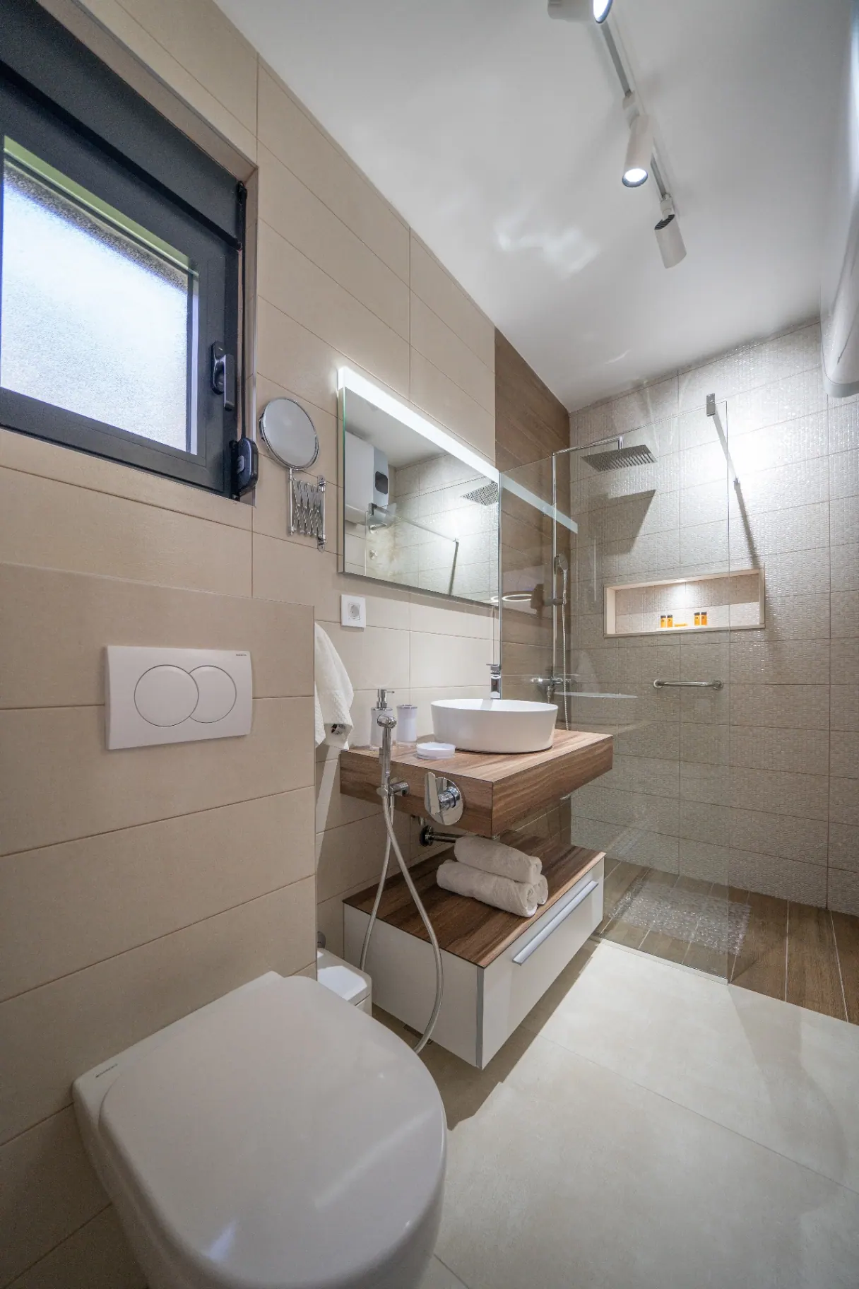 Apartment with Balcony, Garden View — kitchen