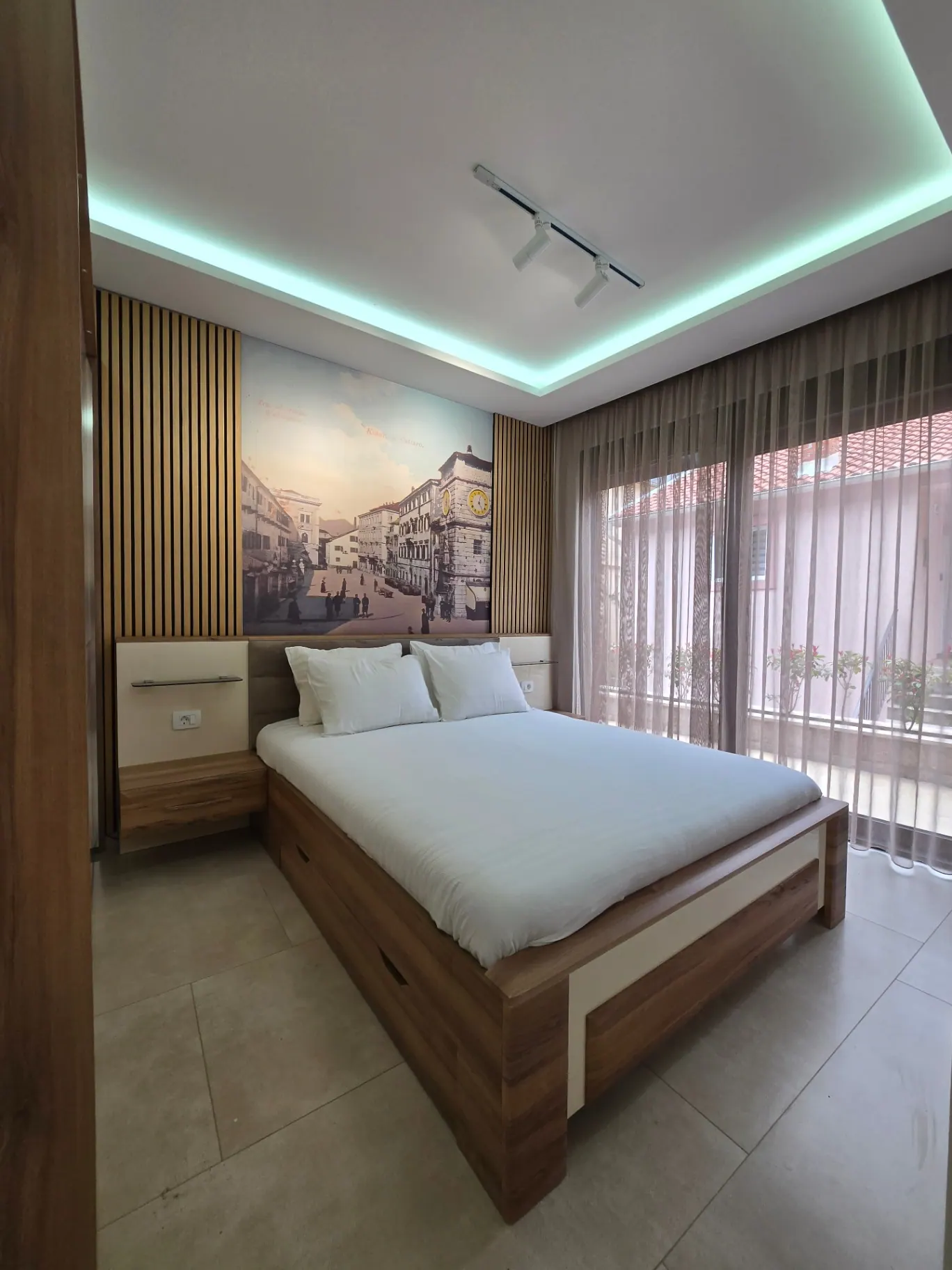 Deluxe One-Bedroom — living