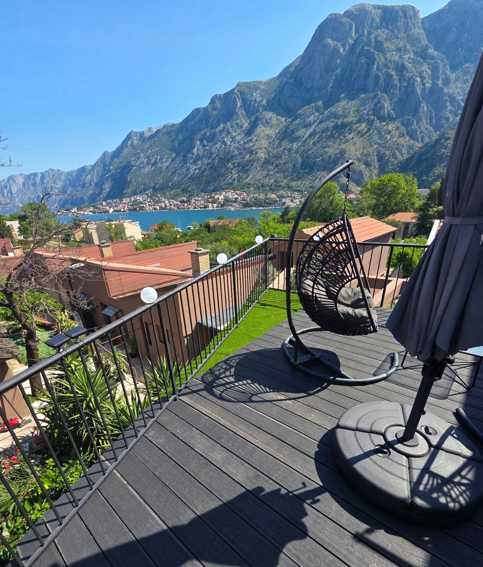 Duplex Apartment with Rooftop Hot Tub photo 3