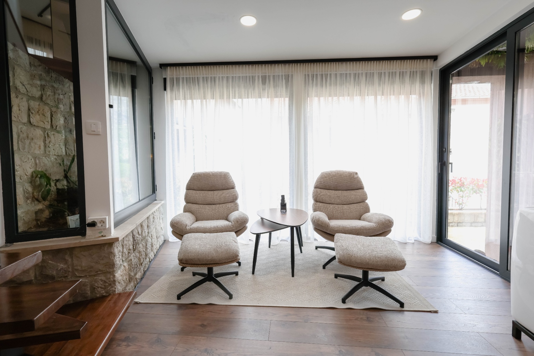 Duplex Apartment with Rooftop Hot Tub photo 4