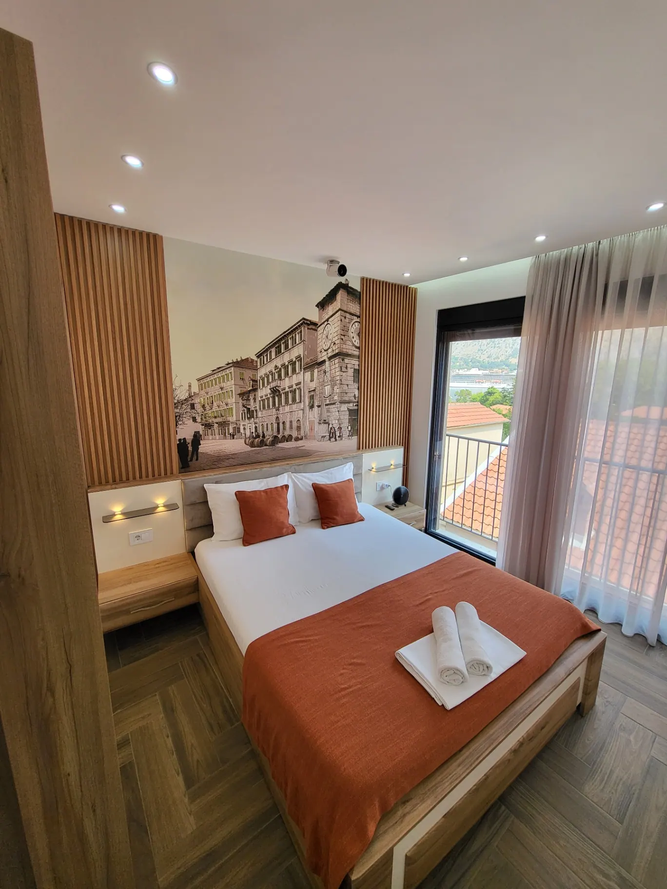 Apartment with Balcony, Sea View — bedroom