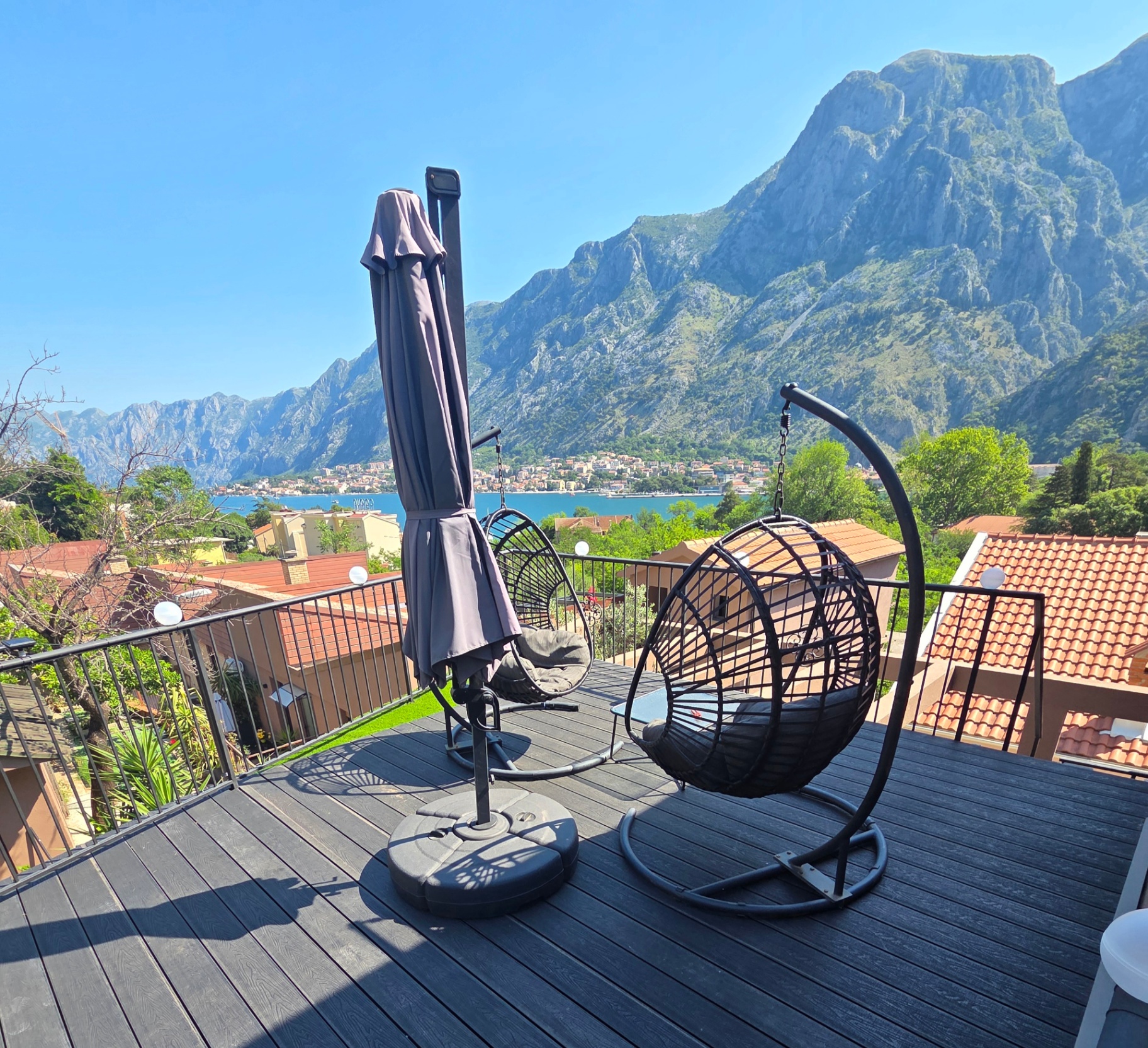 Duplex Apartment with Rooftop Hot Tub photo 2