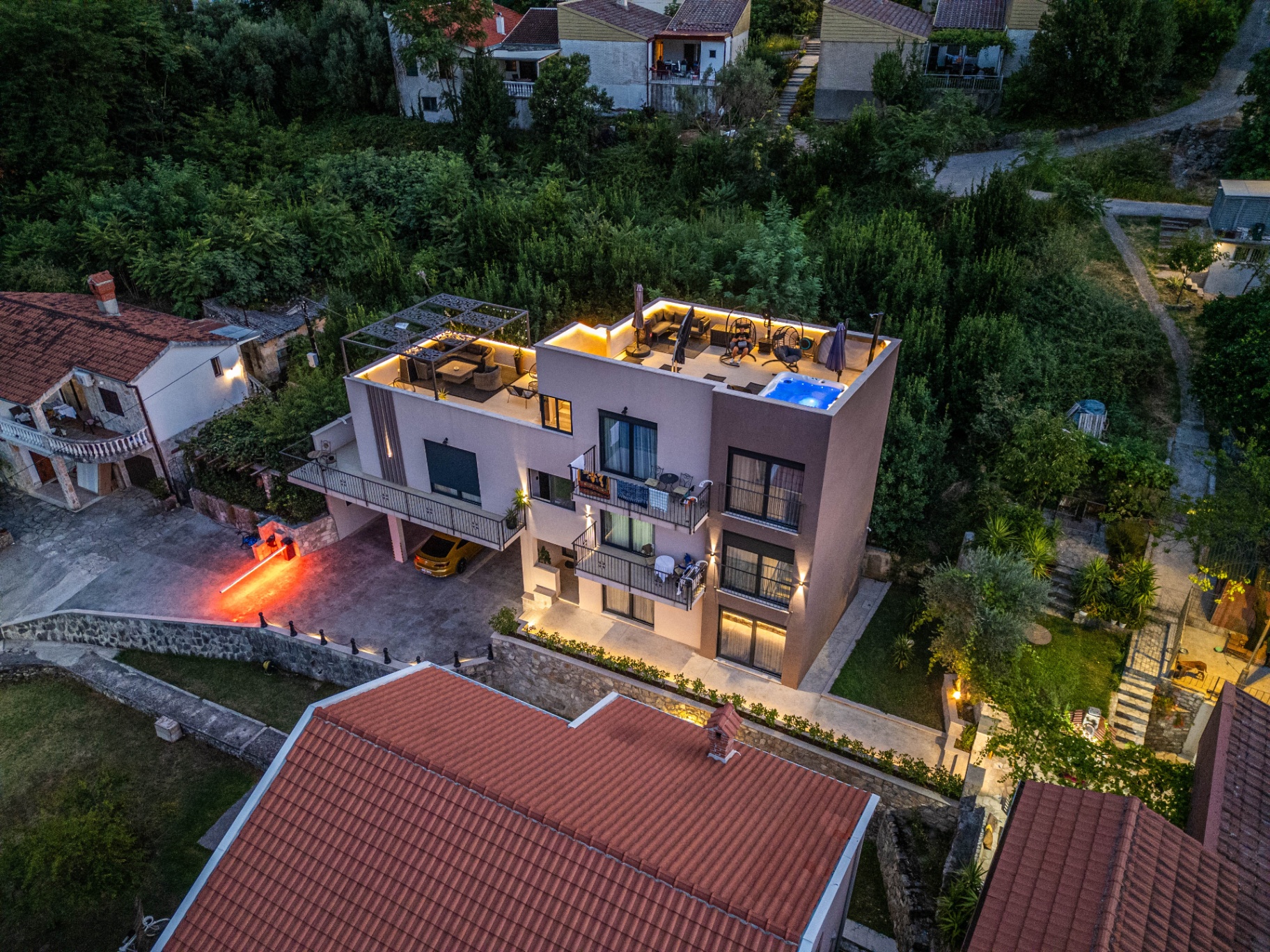 Marea DeLux Apartments exterior
