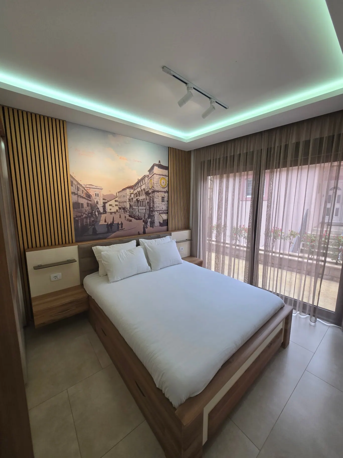 Deluxe One-Bedroom — kitchen